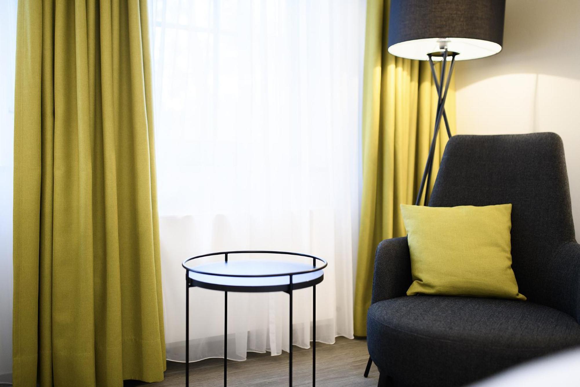 Hotel Hiller In Abstatt エクステリア 写真