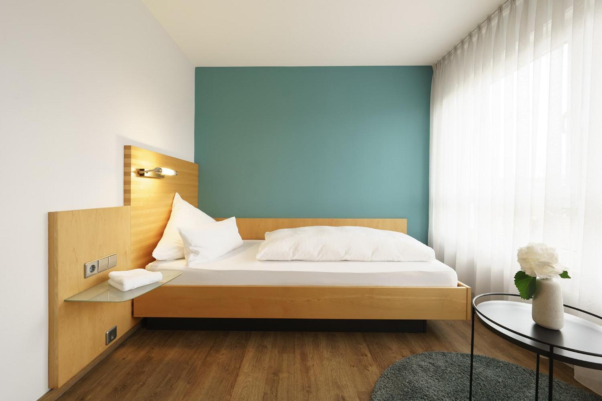 Hotel Hiller In Abstatt エクステリア 写真