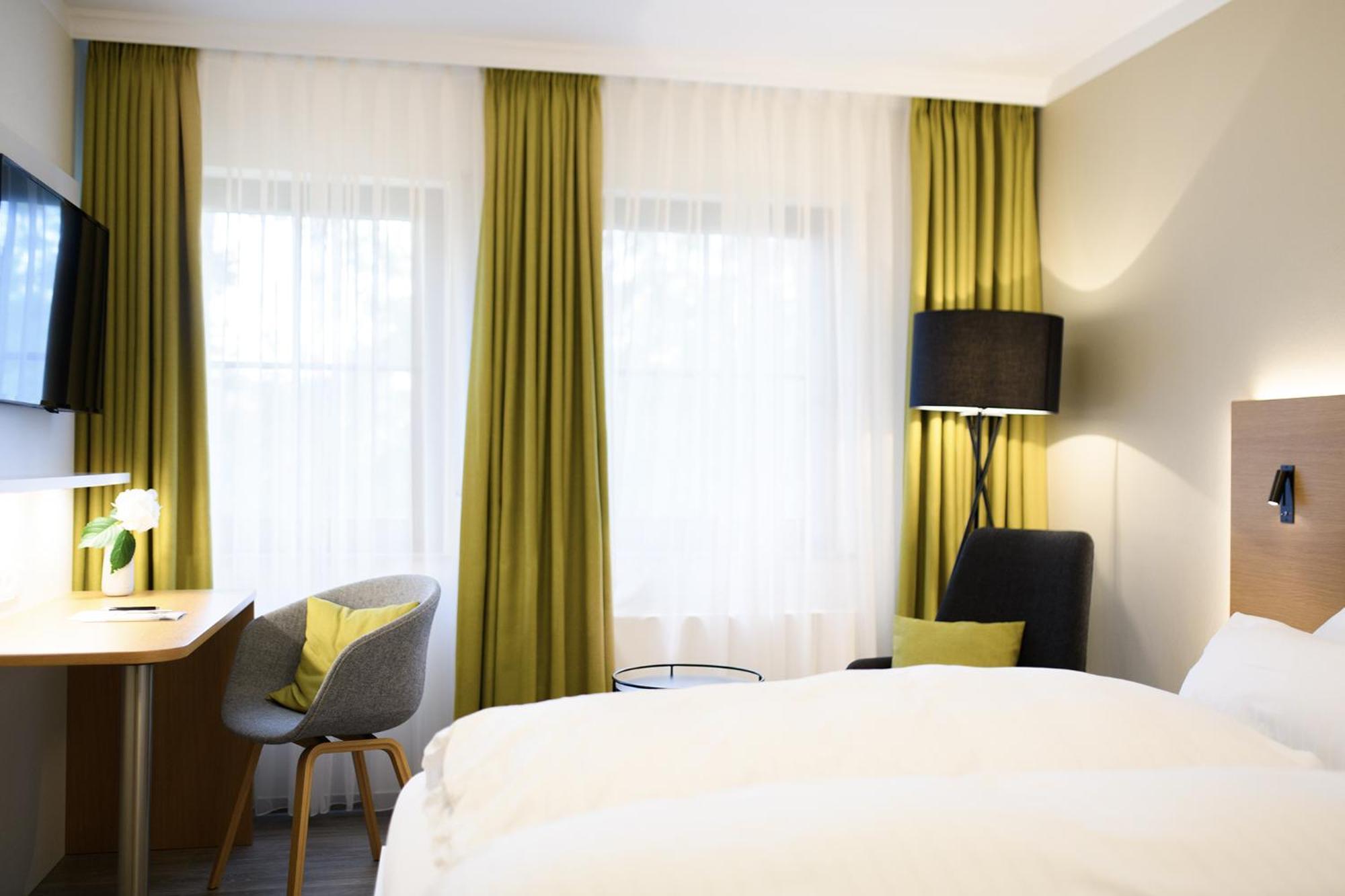 Hotel Hiller In Abstatt エクステリア 写真